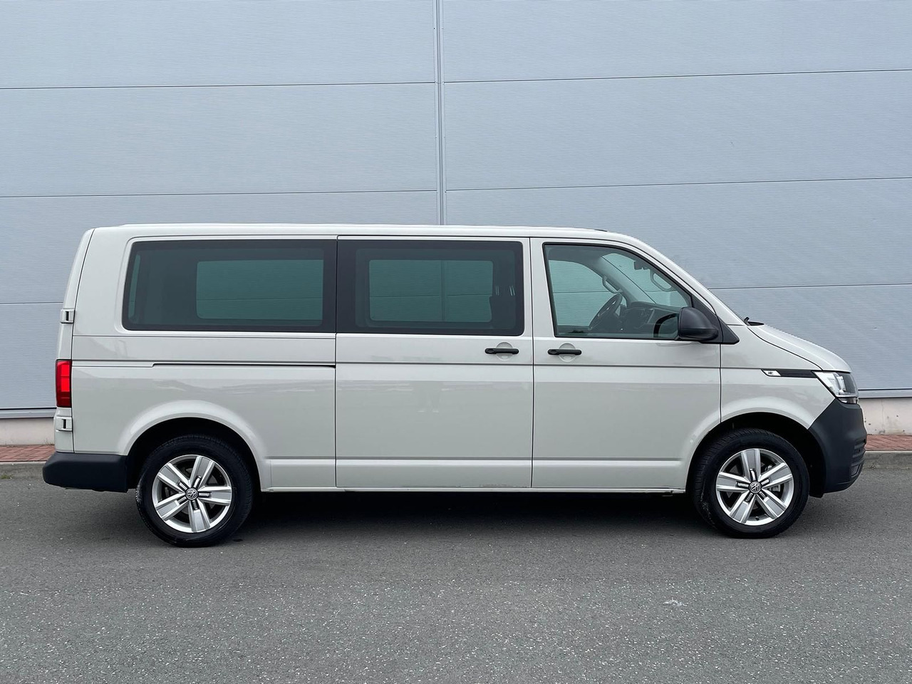 Volkswagen T6.1 Transporter 2.0 TDI lang 4MOTION SITZHZ NAV - Суцільнометалевий фургон: фото 5 Volkswagen T6.1 Transporter 2.0 TDI lang 4MOTION SITZHZ NAV - Суцільнометалевий фургон: фото 5