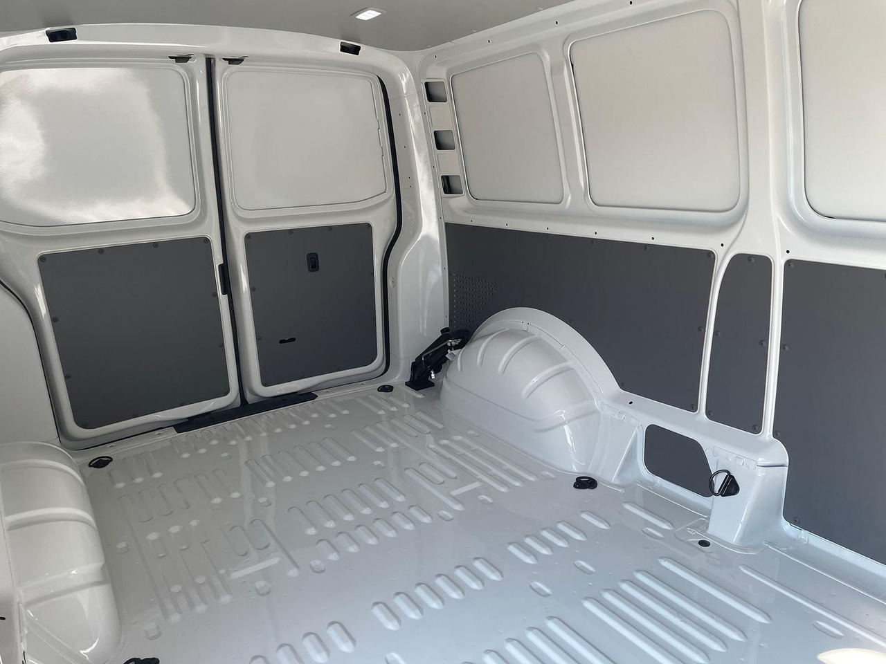 Суцільнометалевий фургон Volkswagen T6.1 Transporter LR 2.0 TDI KLIMA PDC: фото 10 Суцільнометалевий фургон Volkswagen T6.1 Transporter LR 2.0 TDI KLIMA PDC: фото 10