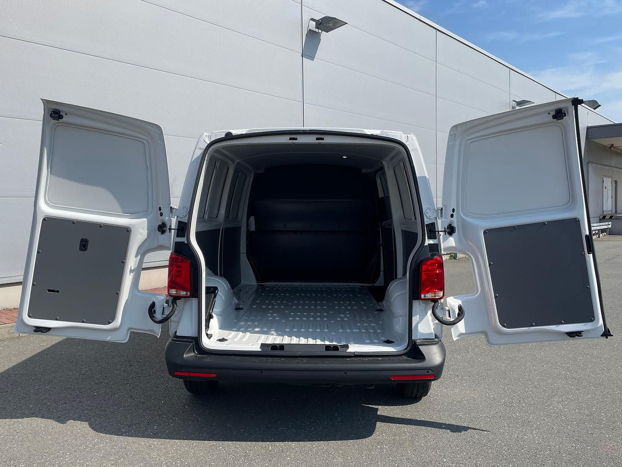 Суцільнометалевий фургон Volkswagen T6.1 Transporter LR 2.0 TDI KLIMA PDC: фото 27 Суцільнометалевий фургон Volkswagen T6.1 Transporter LR 2.0 TDI KLIMA PDC: фото 27