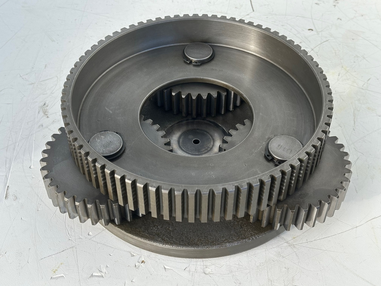 LIEBHERR Original Planetenträger ID-Nr.944171103 mit Planetenräder ID-Nr.944110603-ID-Nr.90201469 mit Lamellenträger ID-Nr.944112103. A900C,A944B,E942,LOS942,LOS944,P942,P944,R942,R944,R944B. #HRV# - Поворотний редуктор в категорії Екскаватори: фото 1 LIEBHERR Original Planetenträger ID-Nr.944171103 mit Planetenräder ID-Nr.944110603-ID-Nr.90201469 mit Lamellenträger ID-Nr.944112103. A900C,A944B,E942,LOS942,LOS944,P942,P944,R942,R944,R944B. #HRV# - Поворотний редуктор в категорії Екскаватори: фото 1