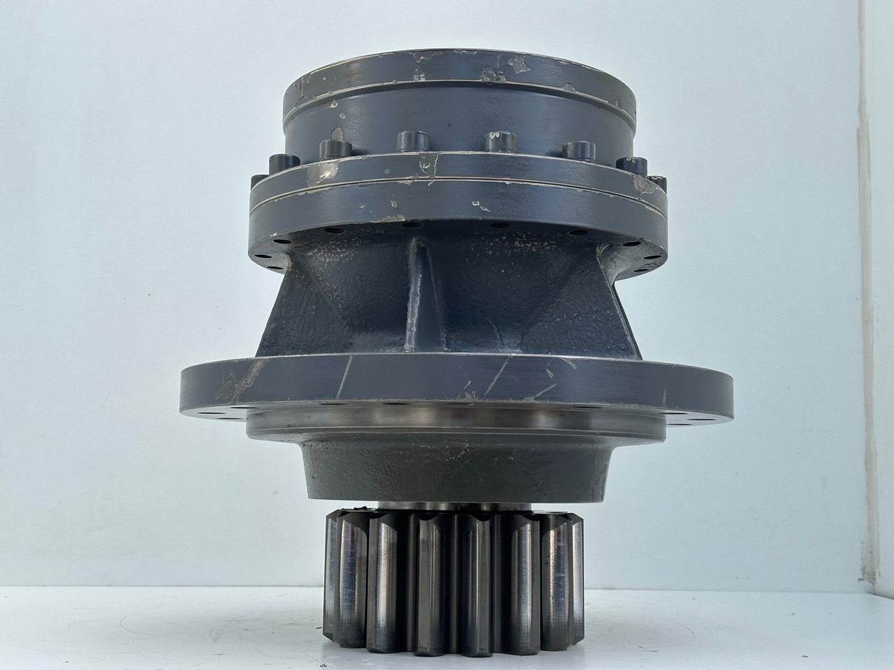 LIEBHERR Original Schwenkantrieb Typ:GFB2160 mit ID-Nr.11657357 – ID-Nr.12204229 – ID-Nr.12947309. R920 S-1545, R920-1545, R922LC-1442, R922 LC-1443, R924 LC-1444, R924 LC-1445. #11657357.04.10# - Поворотний редуктор в категорії Гусеничні екскаватори: фото 2 LIEBHERR Original Schwenkantrieb Typ:GFB2160 mit ID-Nr.11657357 – ID-Nr.12204229 – ID-Nr.12947309. R920 S-1545, R920-1545, R922LC-1442, R922 LC-1443, R924 LC-1444, R924 LC-1445. #11657357.04.10# - Поворотний редуктор в категорії Гусеничні екскаватори: фото 2