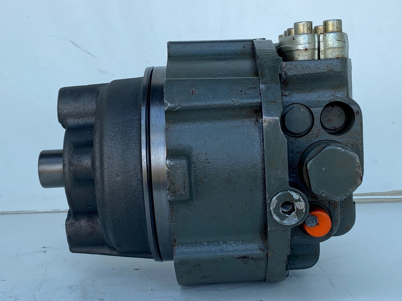 Liebherr Hydraulikeinbaumotor CMVE O 108. ID-Nr.10118562 - ID-Nr.10132610 - ID-Nr.10129048. LOS1916, LOS916, LOS926, R906, R916, R918, R920, R922, R924, R926COMP, R926, R936. #27979# - Гідравлічний мотор в категорії Гусеничні екскаватори: фото 1 Liebherr Hydraulikeinbaumotor CMVE O 108. ID-Nr.10118562 - ID-Nr.10132610 - ID-Nr.10129048. LOS1916, LOS916, LOS926, R906, R916, R918, R920, R922, R924, R926COMP, R926, R936. #27979# - Гідравлічний мотор в категорії Гусеничні екскаватори: фото 1