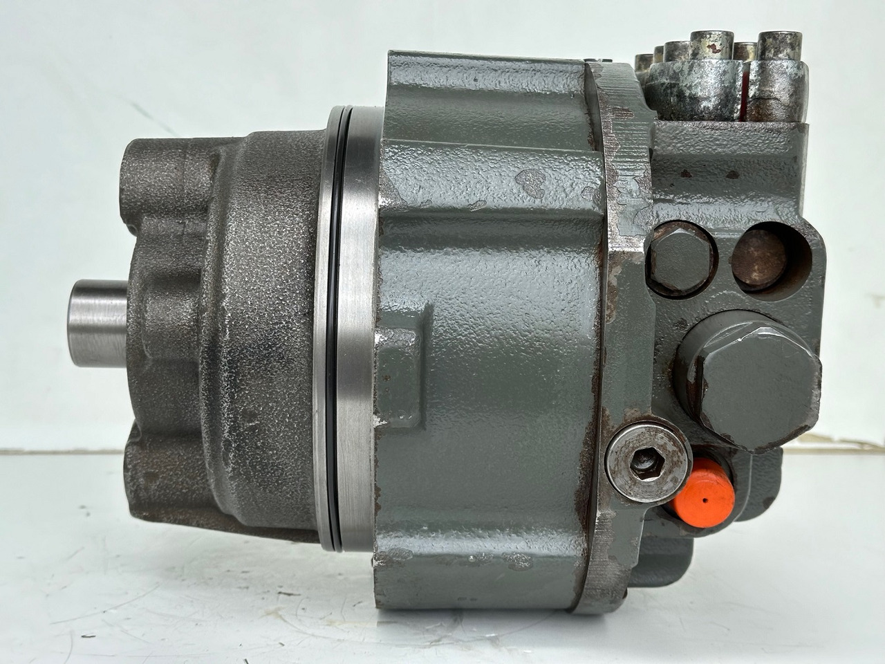 Liebherr Hydraulikeinbaumotor CMVE O 108. ID-Nr.10118562 - ID-Nr.10132610 - ID-Nr.10129048. LOS1916, LOS916, LOS926, R906, R916, R918, R920, R922, R924, R926COMP, R926, R936. #28313# - Гідравлічний мотор в категорії Будівельна техніка: фото 4 Liebherr Hydraulikeinbaumotor CMVE O 108. ID-Nr.10118562 - ID-Nr.10132610 - ID-Nr.10129048. LOS1916, LOS916, LOS926, R906, R916, R918, R920, R922, R924, R926COMP, R926, R936. #28313# - Гідравлічний мотор в категорії Будівельна техніка: фото 4