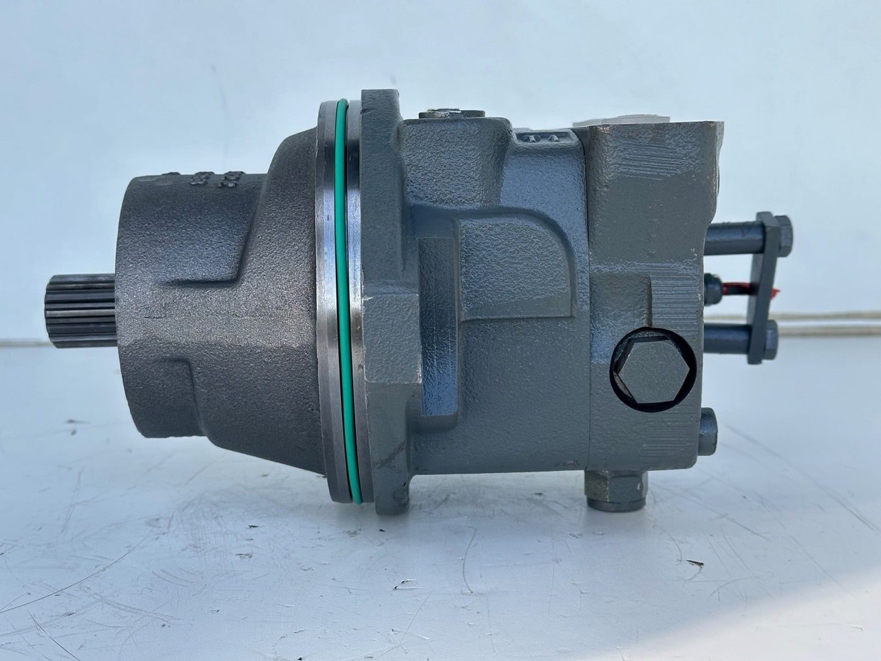 Liebherr Hydraulikeinbaumotor FMF045, ID-Nr.10132702. A924,LH30C,LH30M,LH35M,LH35MT,LH40C,LH40CP,LH40M,LH40MP,LH50CHR,LH50M,LH50MHR,LH50MT. #23.12.01074# - Гідравлічний мотор в категорії Колісні екскаватори: фото 1 Liebherr Hydraulikeinbaumotor FMF045, ID-Nr.10132702. A924,LH30C,LH30M,LH35M,LH35MT,LH40C,LH40CP,LH40M,LH40MP,LH50CHR,LH50M,LH50MHR,LH50MT. #23.12.01074# - Гідравлічний мотор в категорії Колісні екскаватори: фото 1
