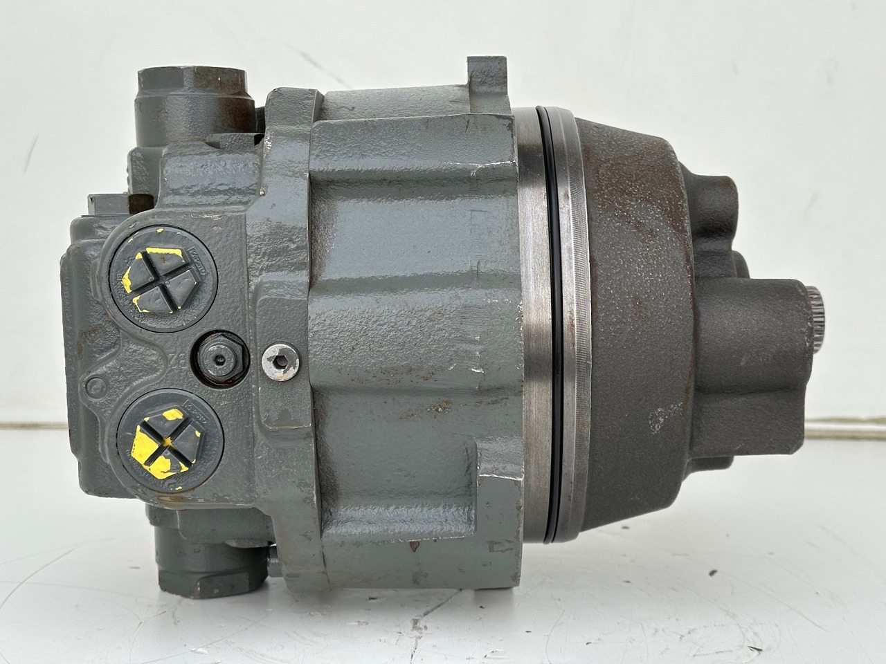 Liebherr Hydraulikeinbaumotor LH46VE 085. ID-Nr.12421312 - ID-Nr.12881023. LO1926, LOS926 K-LC, R922, R924, R926, R926 K-LC, R930 T. #20.38.0978# - Гідравлічний мотор в категорії Будівельна техніка: фото 4 Liebherr Hydraulikeinbaumotor LH46VE 085. ID-Nr.12421312 - ID-Nr.12881023. LO1926, LOS926 K-LC, R922, R924, R926, R926 K-LC, R930 T. #20.38.0978# - Гідравлічний мотор в категорії Будівельна техніка: фото 4