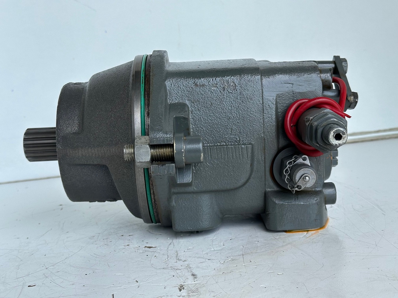 Liebherr Hydraulikeinbaumotor Typ:FMF058, ID-Nr.10122576 - ID-Nr.10145827 - ID-Nr.11371069. LOS1906, P924 COMP , R906, R906 PROTO, R916, R922, R924, R924 COMP, R926 COMP, R926 K LC. #39780# - Гідравлічний мотор в категорії Екскаватори: фото 4 Liebherr Hydraulikeinbaumotor Typ:FMF058, ID-Nr.10122576 - ID-Nr.10145827 - ID-Nr.11371069. LOS1906, P924 COMP , R906, R906 PROTO, R916, R922, R924, R924 COMP, R926 COMP, R926 K LC. #39780# - Гідравлічний мотор в категорії Екскаватори: фото 4