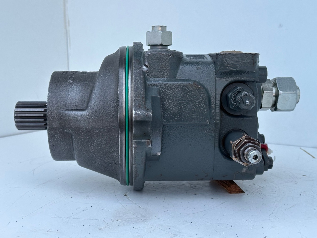 Liebherr Hydraulikeinbaumotor Typ:FMF090. ID-Nr.10139164 - ID-Nr.11371743. R946 LC, R946 LC-V, R946 NLC, R946 S-HD, R950 LC-V, R950 S-HD, R950. #11371743.11929# - Поворотний редуктор в категорії Екскаватори: фото 3 Liebherr Hydraulikeinbaumotor Typ:FMF090. ID-Nr.10139164 - ID-Nr.11371743. R946 LC, R946 LC-V, R946 NLC, R946 S-HD, R950 LC-V, R950 S-HD, R950. #11371743.11929# - Поворотний редуктор в категорії Екскаватори: фото 3