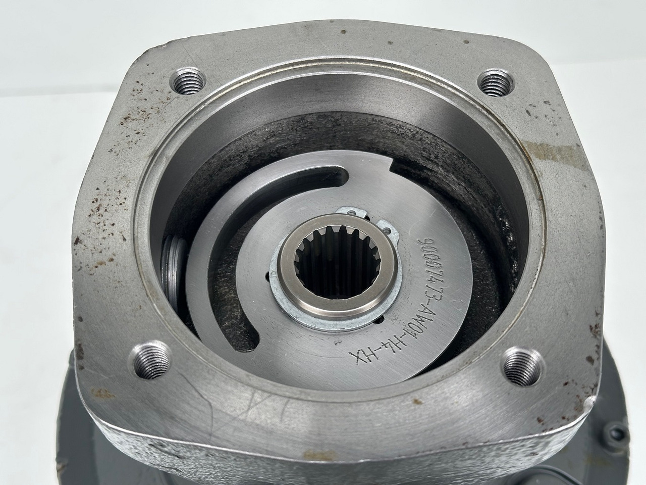 Liebherr Liebherr Drehwerkantrieb Typ:DAT200/1455 mit ID-Nr.13763178 - ID-Nr.13777972. #13763178.545-01216# - Поворотний редуктор в категорії Гусеничні крани: фото 5 Liebherr Liebherr Drehwerkantrieb Typ:DAT200/1455 mit ID-Nr.13763178 - ID-Nr.13777972. #13763178.545-01216# - Поворотний редуктор в категорії Гусеничні крани: фото 5