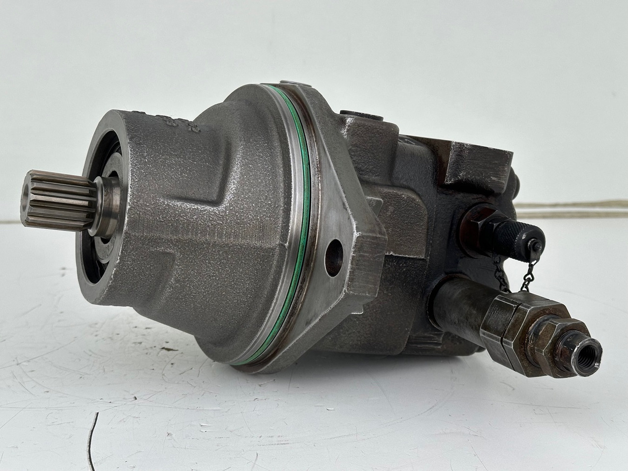 Liebherr Original Hydraulikeinbaumotor FMF045. ID-Nr.12464105. SAT250/287. LH18M, LH22C, LH22M, LH24M, LH26EC, LH26EM, LH26M. #12464105.20985# - Поворотний редуктор в категорії Будівельна техніка: фото 2 Liebherr Original Hydraulikeinbaumotor FMF045. ID-Nr.12464105. SAT250/287. LH18M, LH22C, LH22M, LH24M, LH26EC, LH26EM, LH26M. #12464105.20985# - Поворотний редуктор в категорії Будівельна техніка: фото 2