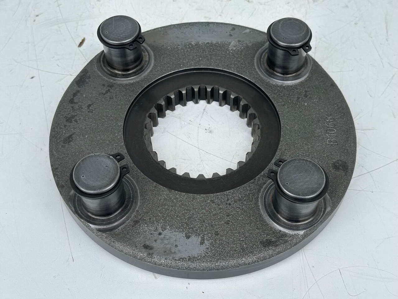 Liebherr Planetenträger ID-Nr.90216230.  SAT300A1200. R926-1715 - R928-1715 - R930-1716.  #90216230.B1.790# - Поворотний редуктор в категорії Гусеничні екскаватори: фото 1 Liebherr Planetenträger ID-Nr.90216230.  SAT300A1200. R926-1715 - R928-1715 - R930-1716.  #90216230.B1.790# - Поворотний редуктор в категорії Гусеничні екскаватори: фото 1