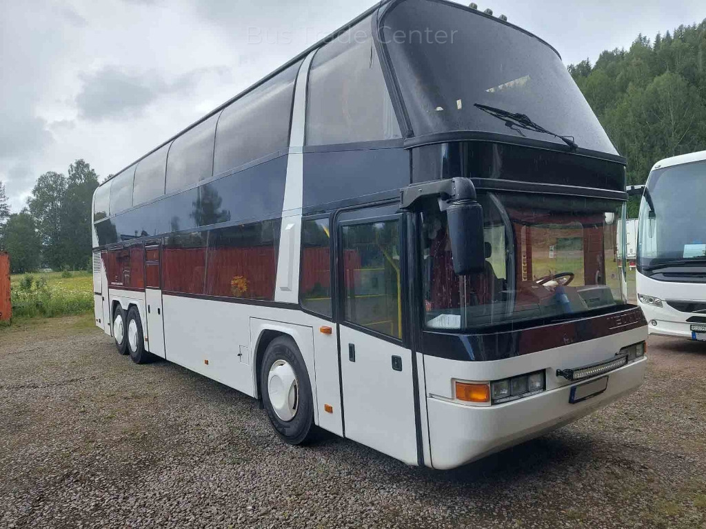 NEOPLAN Skyliner N122/3 - Туристичний автобус: фото 1 NEOPLAN Skyliner N122/3 - Туристичний автобус: фото 1