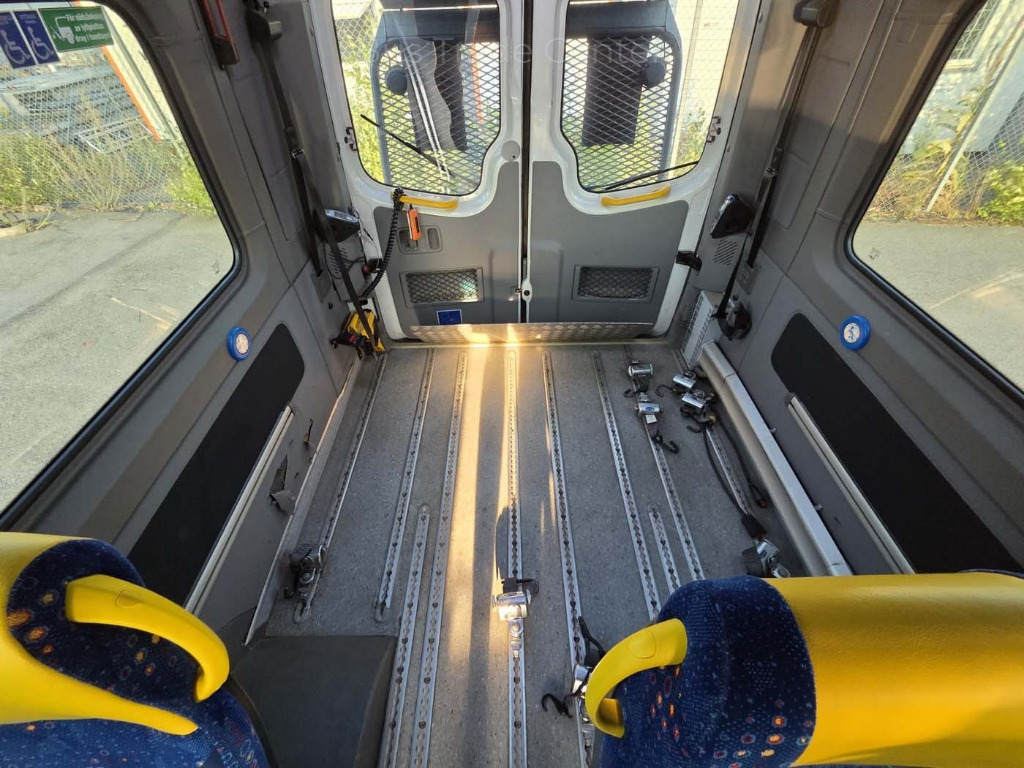 VOLKSWAGEN Crafter 50 LR // 3 units with lift - Мікроавтобус, Пасажирський фургон: фото 4 VOLKSWAGEN Crafter 50 LR // 3 units with lift - Мікроавтобус, Пасажирський фургон: фото 4