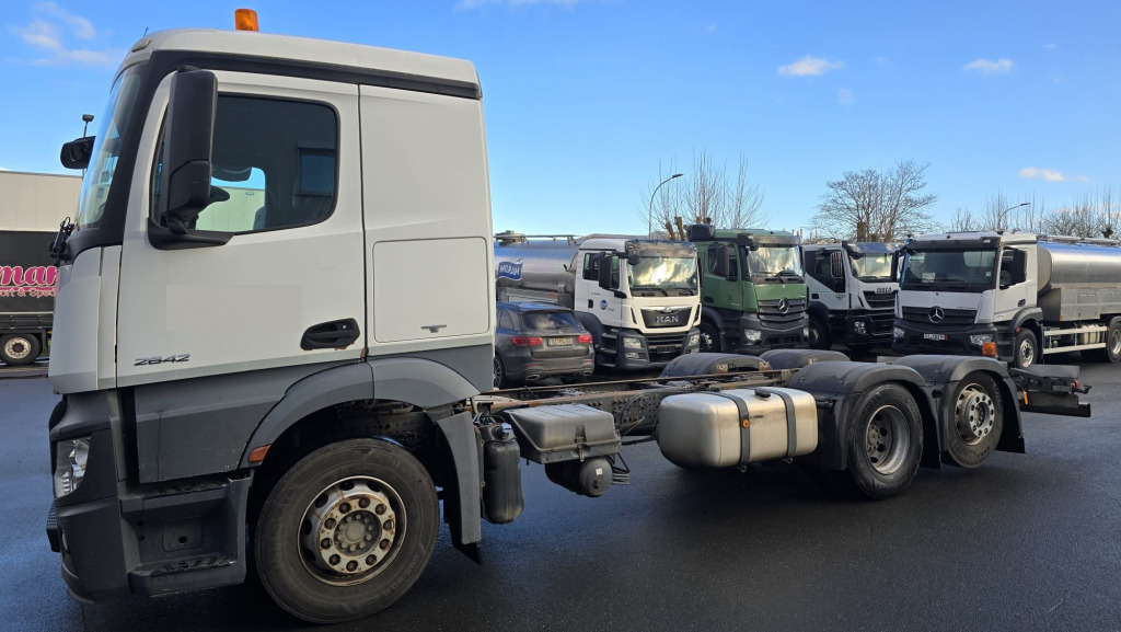 Mercedes Benz Actros 2642 Fahrgestell ohne Aufbau (Nr. 5800) - Вантажівка шасі: фото 2 Mercedes Benz Actros 2642 Fahrgestell ohne Aufbau (Nr. 5800) - Вантажівка шасі: фото 2