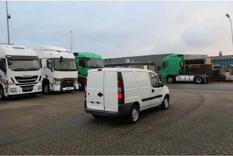 Fiat Doblò Cargo * manual * - Легковий автомобіль: фото 4 Fiat Doblò Cargo * manual * - Легковий автомобіль: фото 4