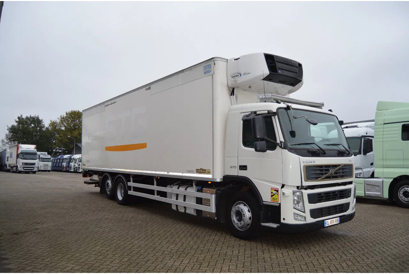 Volvo FM 370 * EURO5 * CARRIER SUPRA 950 SILENT * 6X2 * - Рефрижератор вантажівка: фото 4 Volvo FM 370 * EURO5 * CARRIER SUPRA 950 SILENT * 6X2 * - Рефрижератор вантажівка: фото 4