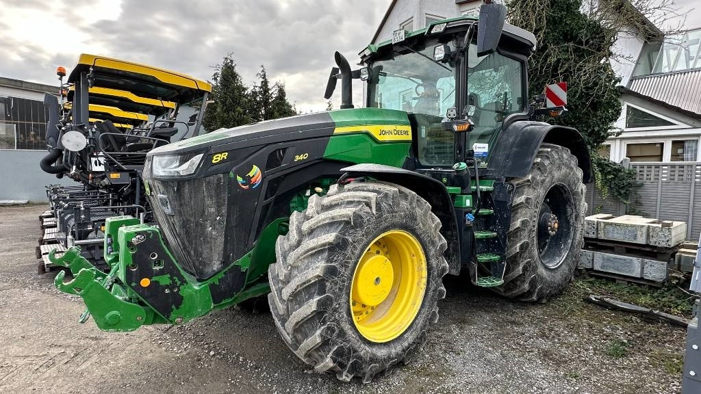 John Deere 8R 340 - Трактор: фото 1 John Deere 8R 340 - Трактор: фото 1