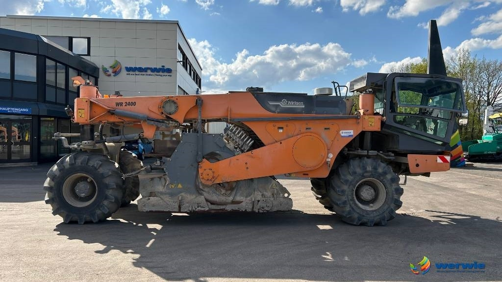 Wirtgen WR2400 - Асфальтоукладальна машина: фото 1 Wirtgen WR2400 - Асфальтоукладальна машина: фото 1
