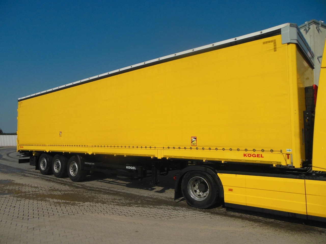 Kögel SN 24, BORDWÄNDE 700 MM, HUBDACH!!! TOP - Тентований напівпричіп: фото 3 Kögel SN 24, BORDWÄNDE 700 MM, HUBDACH!!! TOP - Тентований напівпричіп: фото 3