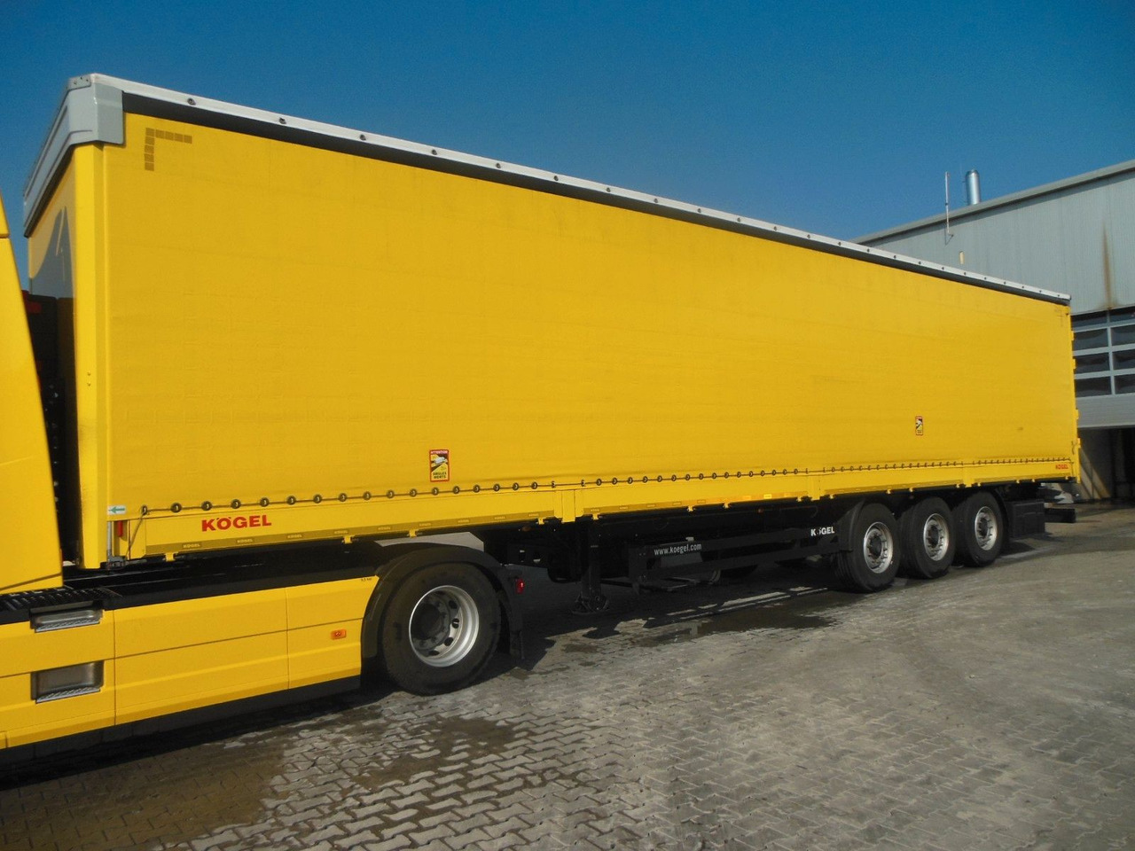 Kögel SN 24, BORDWÄNDE 700 MM, HUBDACH!!! TOP - Тентований напівпричіп: фото 2 Kögel SN 24, BORDWÄNDE 700 MM, HUBDACH!!! TOP - Тентований напівпричіп: фото 2
