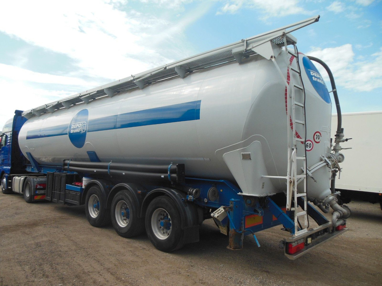 Spitzer SK 2460 CAL, 60.000 L - Напівпричіп цистерна для сипучих вантажів: фото 4 Spitzer SK 2460 CAL, 60.000 L - Напівпричіп цистерна для сипучих вантажів: фото 4