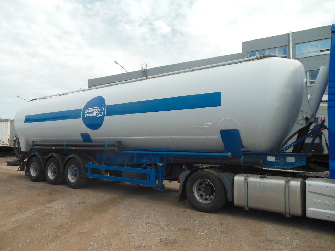 Spitzer SK 2460 CAL, 60.000 L - Напівпричіп цистерна для сипучих вантажів: фото 2 Spitzer SK 2460 CAL, 60.000 L - Напівпричіп цистерна для сипучих вантажів: фото 2