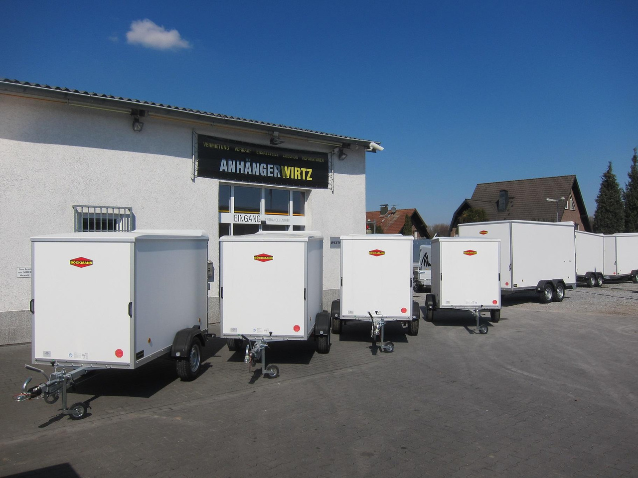 Böckmann Koffer KT 2513/135 251x130x152cm weiß (S) 1350kg AKTION Modell 23 - Закритий кузов причіп: фото 1 Böckmann Koffer KT 2513/135 251x130x152cm weiß (S) 1350kg AKTION Modell 23 - Закритий кузов причіп: фото 1