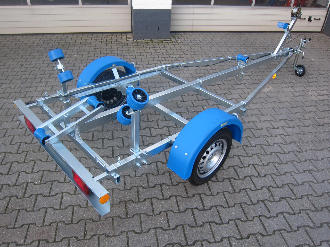 Bootsanhänger Boattrailer Neptun NAVY N7-17 Trailer 750kg mit Winde Winter Online Aktion - Причіп для човна: фото 2 Bootsanhänger Boattrailer Neptun NAVY N7-17 Trailer 750kg mit Winde Winter Online Aktion - Причіп для човна: фото 2