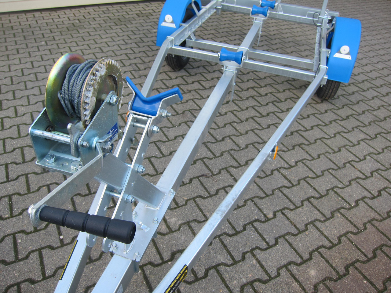 Bootsanhänger Boattrailer Neptun NAVY N7-17 Trailer 750kg mit Winde Winter Online Aktion - Причіп для човна: фото 5 Bootsanhänger Boattrailer Neptun NAVY N7-17 Trailer 750kg mit Winde Winter Online Aktion - Причіп для човна: фото 5