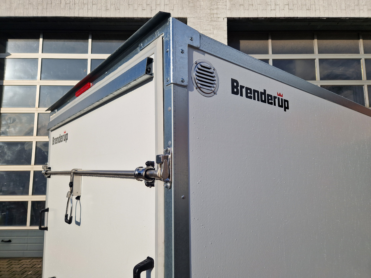Закритий кузов причіп Brenderup Cargo Dynamic CD260 B R 260x153x150cm niedrig Heckrampe Wabenwände (S) 1300kg: фото 9