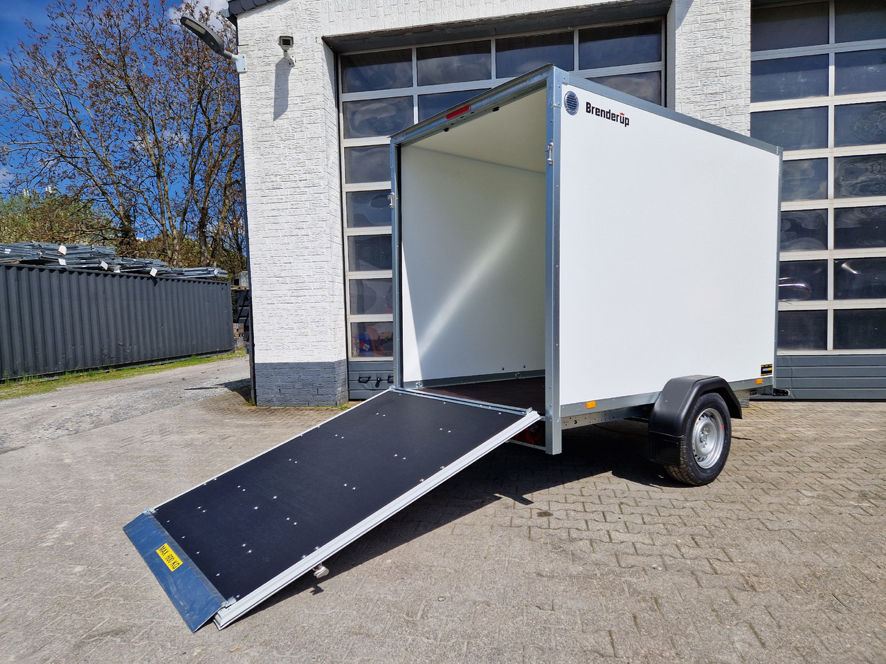 Brenderup Cargo Dynamic CD260 BD R 260x150x185 Heckrampe Wabenwände (S) 1300kg - Закритий кузов причіп: фото 1 Brenderup Cargo Dynamic CD260 BD R 260x150x185 Heckrampe Wabenwände (S) 1300kg - Закритий кузов причіп: фото 1