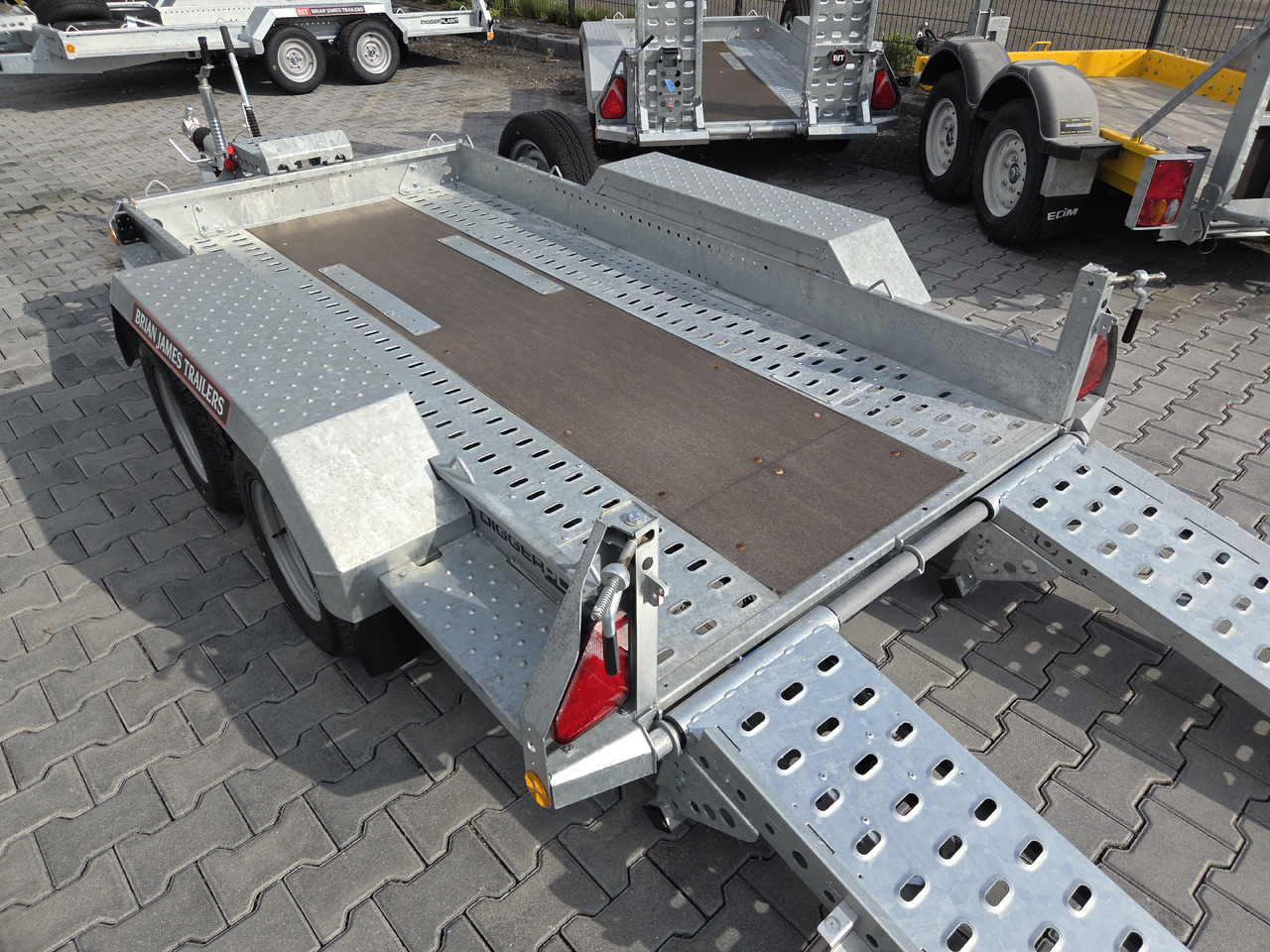 Brian James Digger Plant 543-2813-35 280x130cm Auffahrrampen klappbar Reserverad 3500kg - Причіп для перевезення спецтехніки: фото 4 Brian James Digger Plant 543-2813-35 280x130cm Auffahrrampen klappbar Reserverad 3500kg - Причіп для перевезення спецтехніки: фото 4