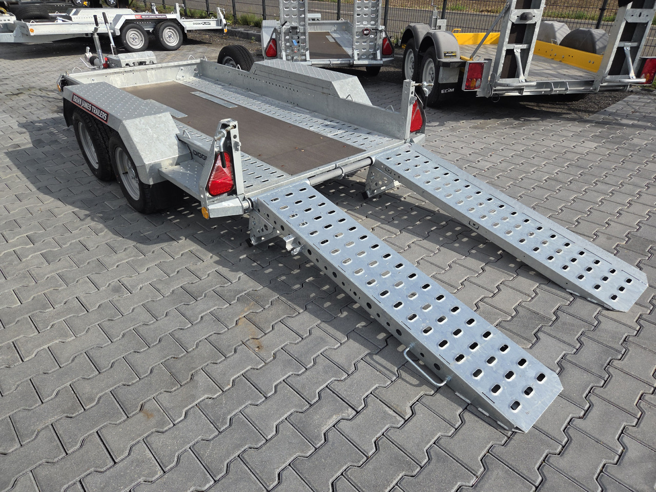 Brian James Digger Plant 543-2813-35 280x130cm Auffahrrampen klappbar Reserverad 3500kg - Причіп для перевезення спецтехніки: фото 3 Brian James Digger Plant 543-2813-35 280x130cm Auffahrrampen klappbar Reserverad 3500kg - Причіп для перевезення спецтехніки: фото 3