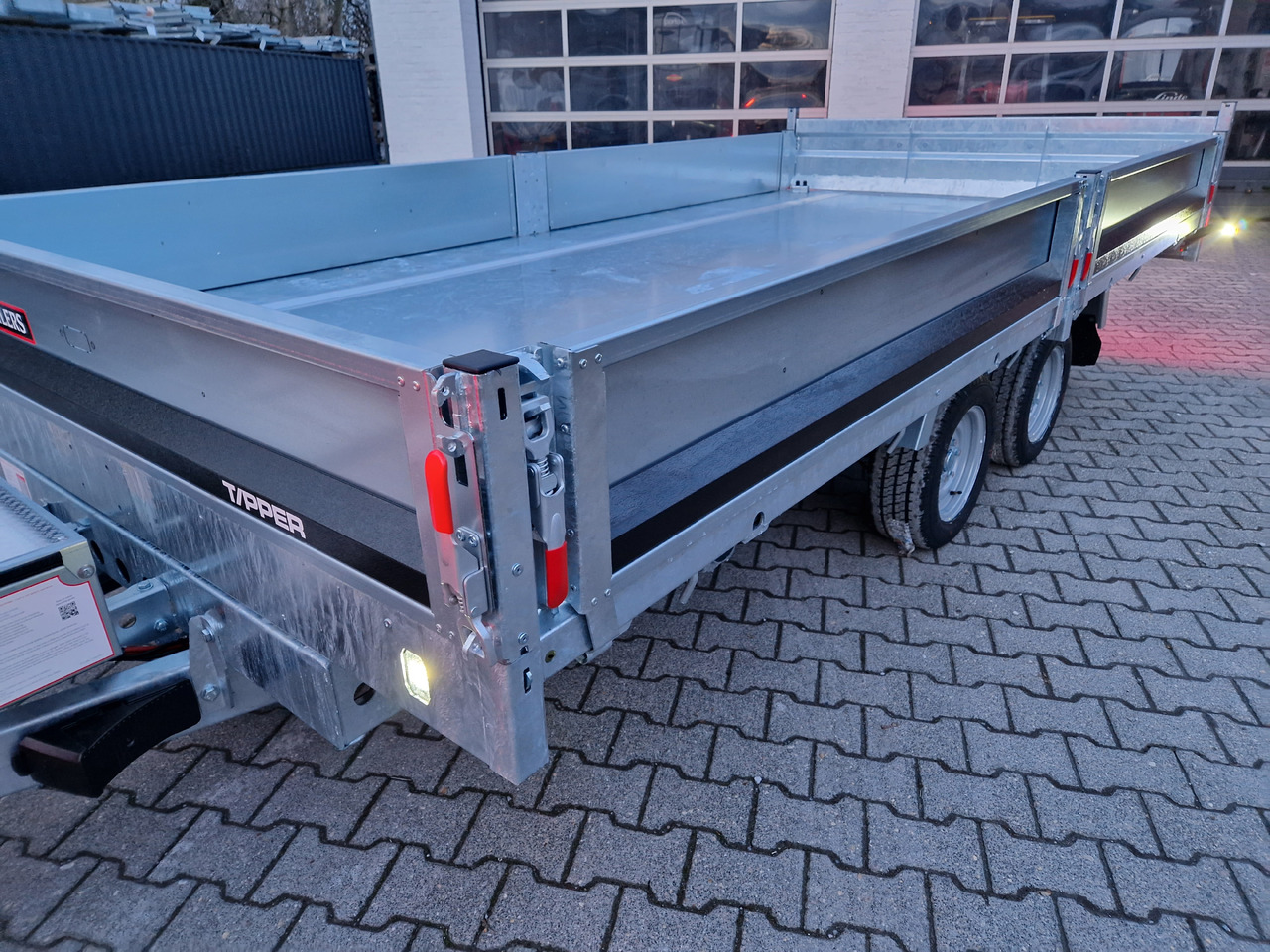 Brian James Trailer CarGO Tipper 400x200x30cm elektro Pendelklappe blackline LED 3500kg Tandem - Самоскид причіп: фото 5 Brian James Trailer CarGO Tipper 400x200x30cm elektro Pendelklappe blackline LED 3500kg Tandem - Самоскид причіп: фото 5