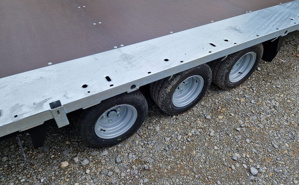 Brian James Trailer Connect 500x210cm plattform blackline Tridem 10" (XXL) 3500kg - Бортовий причіп/ Платформа: фото 1 Brian James Trailer Connect 500x210cm plattform blackline Tridem 10" (XXL) 3500kg - Бортовий причіп/ Платформа: фото 1