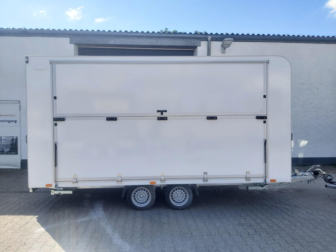 Event Trailer Koffer TWSP M 470T.01 470x220x217cm Seitenklappe IL 2700kg 100km/H - Торговий причіп: фото 4 Event Trailer Koffer TWSP M 470T.01 470x220x217cm Seitenklappe IL 2700kg 100km/H - Торговий причіп: фото 4