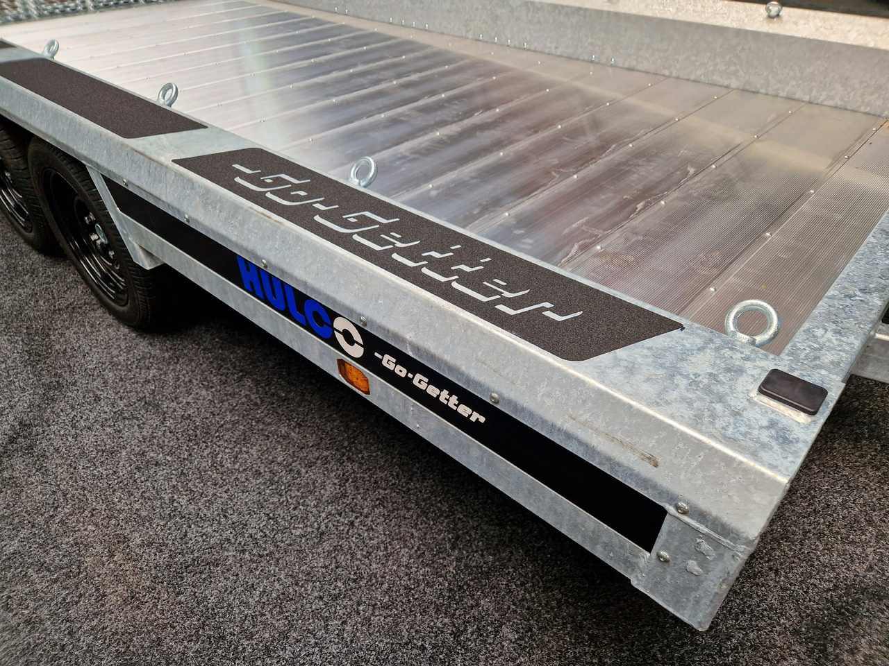 HULCO TERRAX-3 Go Getter Aluboden 394x180x27cm Heckrampe 150cm LED Tridem 3500kg - Причіп для перевезення спецтехніки: фото 2 HULCO TERRAX-3 Go Getter Aluboden 394x180x27cm Heckrampe 150cm LED Tridem 3500kg - Причіп для перевезення спецтехніки: фото 2