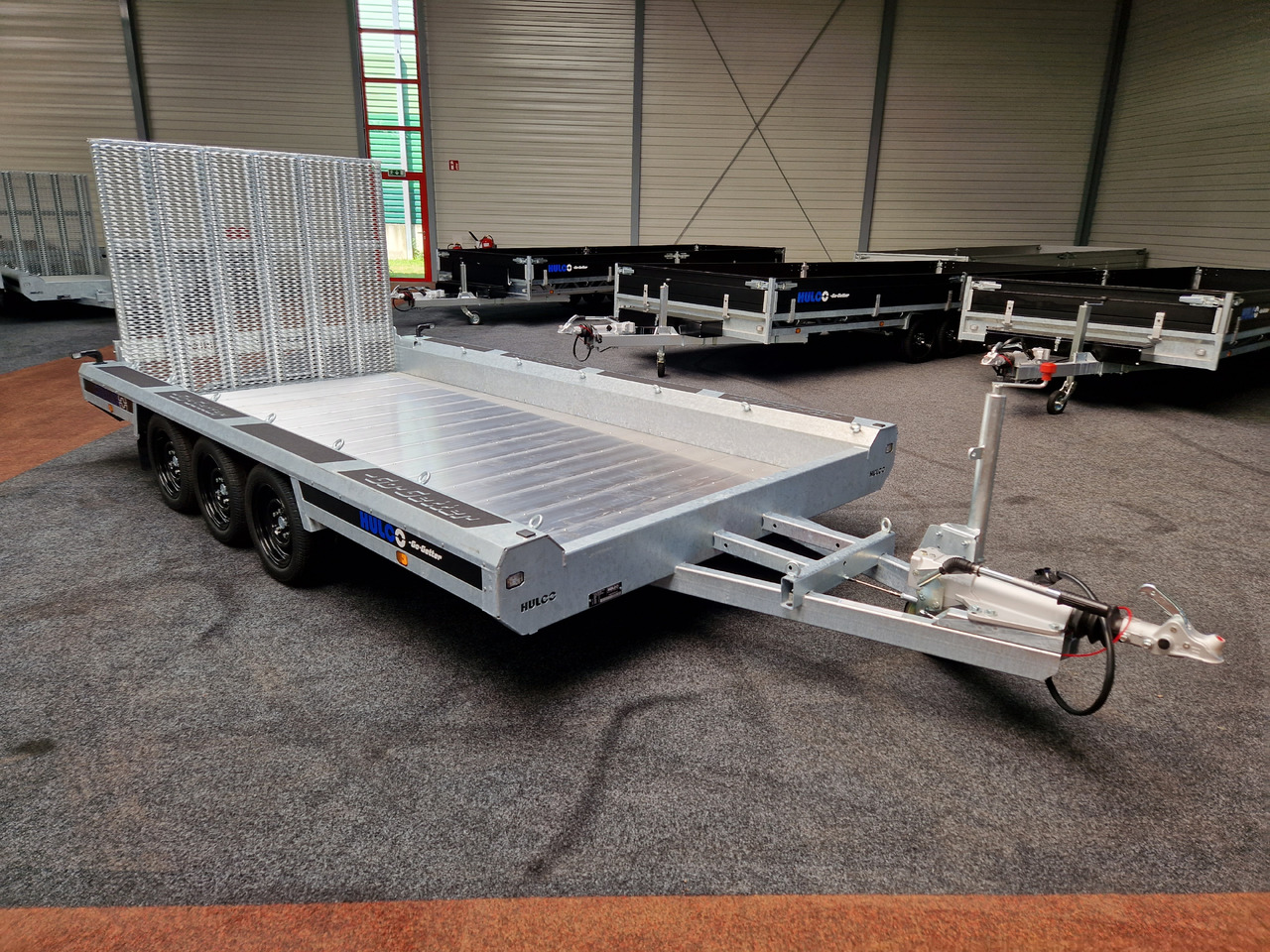 HULCO TERRAX-3 Go Getter Aluboden 394x180x27cm Heckrampe 150cm LED Tridem 3500kg - Причіп для перевезення спецтехніки: фото 3 HULCO TERRAX-3 Go Getter Aluboden 394x180x27cm Heckrampe 150cm LED Tridem 3500kg - Причіп для перевезення спецтехніки: фото 3