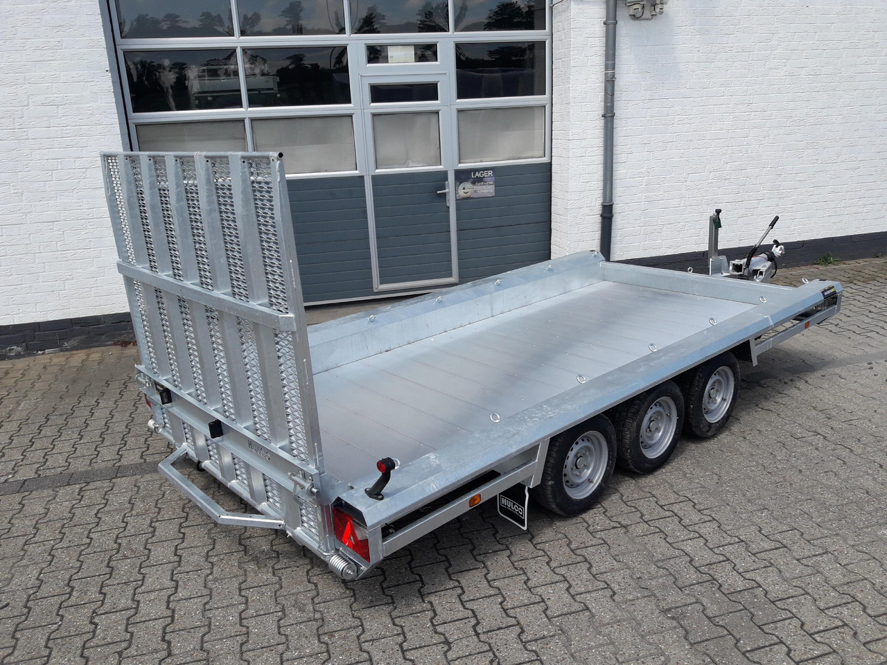 HULCO TERRAX Aluboden 394x180x27cm Heckrampe 150cm Tridem (XL) 3500kg - Причіп для перевезення спецтехніки: фото 3 HULCO TERRAX Aluboden 394x180x27cm Heckrampe 150cm Tridem (XL) 3500kg - Причіп для перевезення спецтехніки: фото 3