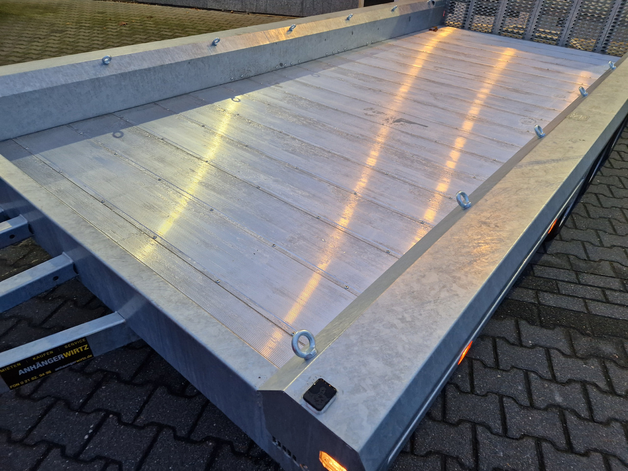 HULCO TERRAX Aluboden 469x195x27cm Heckrampe 150cm Tridem 3500kg (XXL) - Причіп для перевезення спецтехніки: фото 4 HULCO TERRAX Aluboden 469x195x27cm Heckrampe 150cm Tridem 3500kg (XXL) - Причіп для перевезення спецтехніки: фото 4