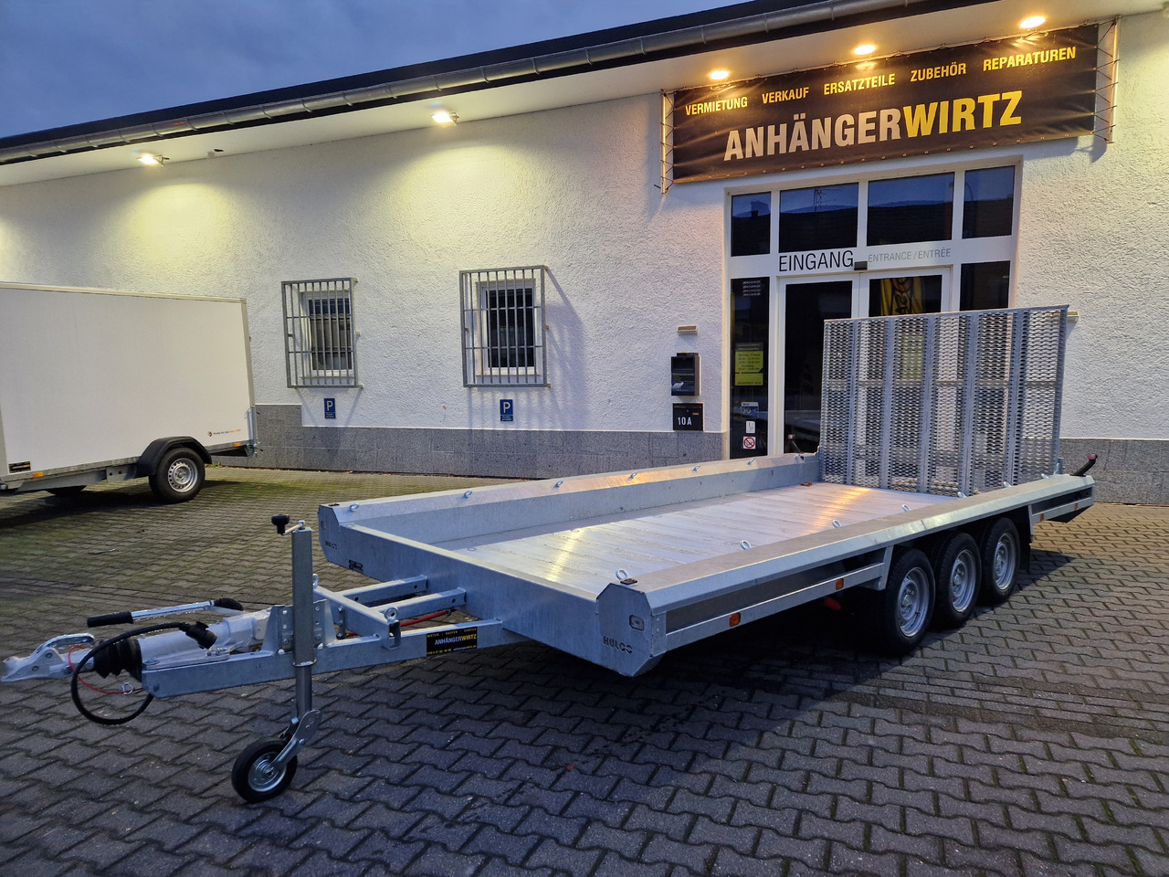 HULCO TERRAX Aluboden 469x195x27cm Heckrampe 150cm Tridem 3500kg (XXL) - Причіп для перевезення спецтехніки: фото 2 HULCO TERRAX Aluboden 469x195x27cm Heckrampe 150cm Tridem 3500kg (XXL) - Причіп для перевезення спецтехніки: фото 2