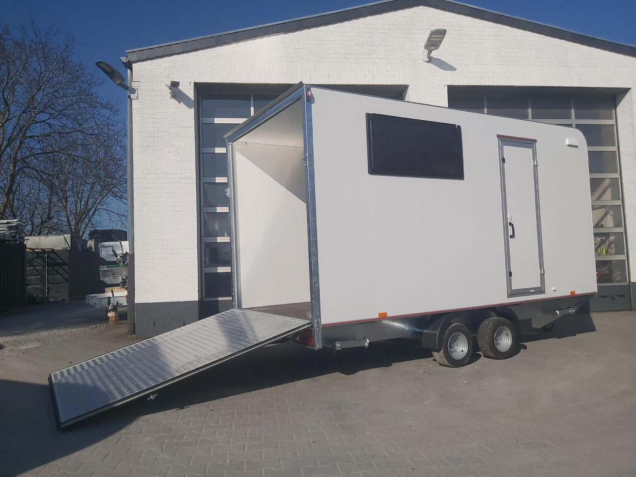 Hochlader Koffer TFSP 420T.01 420x200x210cm Heckrampe Seitentür 2 Fenster+ DL 230V IL 2700kg 100km/H в лізинг Hochlader Koffer TFSP 420T.01 420x200x210cm Heckrampe Seitentür 2 Fenster+ DL 230V IL 2700kg 100km/H: фото 10 Hochlader Koffer TFSP 420T.01 420x200x210cm Heckrampe Seitentür 2 Fenster+ DL 230V IL 2700kg 100km/H в лізинг Hochlader Koffer TFSP 420T.01 420x200x210cm Heckrampe Seitentür 2 Fenster+ DL 230V IL 2700kg 100km/H: фото 10