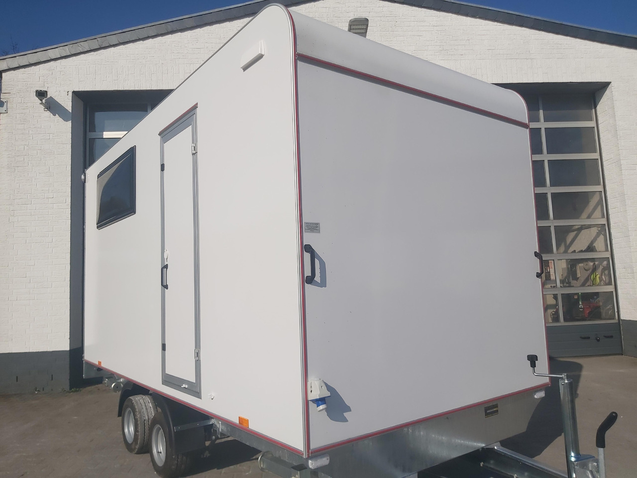 Hochlader Koffer TFSP 420T.01 420x200x210cm Heckrampe Seitentür 2 Fenster+ DL 230V IL 2700kg 100km/H в лізинг Hochlader Koffer TFSP 420T.01 420x200x210cm Heckrampe Seitentür 2 Fenster+ DL 230V IL 2700kg 100km/H: фото 8 Hochlader Koffer TFSP 420T.01 420x200x210cm Heckrampe Seitentür 2 Fenster+ DL 230V IL 2700kg 100km/H в лізинг Hochlader Koffer TFSP 420T.01 420x200x210cm Heckrampe Seitentür 2 Fenster+ DL 230V IL 2700kg 100km/H: фото 8