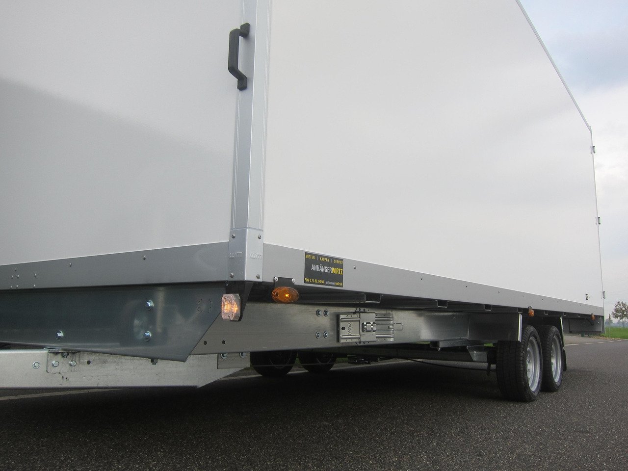 Kofferanhänger AZHLC 3560/244 S40 601x244x225cm 13" (XXXL) 3500kg - Закритий кузов причіп: фото 2 Kofferanhänger AZHLC 3560/244 S40 601x244x225cm 13" (XXXL) 3500kg - Закритий кузов причіп: фото 2