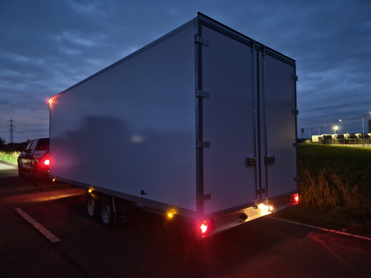 Kofferanhänger AZHLC 3560/244 S40 601x244x225cm Cargotüren (XXXL) 13" 3500kg - Закритий кузов причіп: фото 5 Kofferanhänger AZHLC 3560/244 S40 601x244x225cm Cargotüren (XXXL) 13" 3500kg - Закритий кузов причіп: фото 5