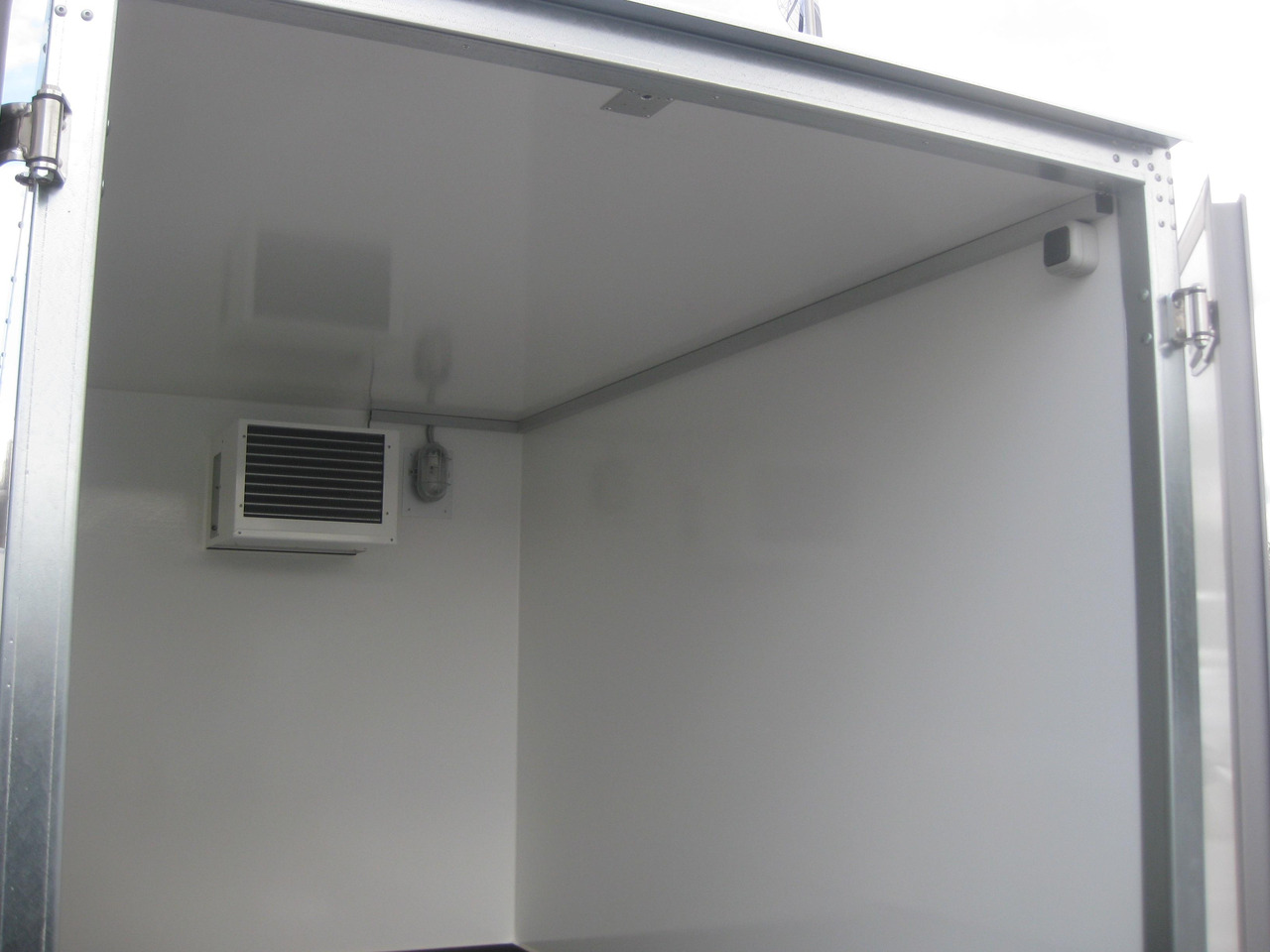 Рефрижератор причіп Kühlanhänger AZKF 2025/145 243x144x180cm GOVI 4 Kühlaggregat 60 Frioliner Januar Aktion: фото 8