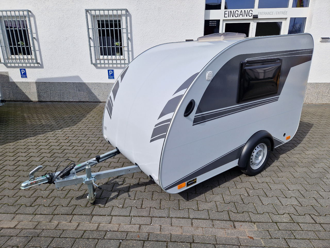 Mini Camper Mini Tommy TMC25 Basic 252x140x121cm 100 km/H 750kg ungebremst Januar AKTION - Причіп дача: фото 4 Mini Camper Mini Tommy TMC25 Basic 252x140x121cm 100 km/H 750kg ungebremst Januar AKTION - Причіп дача: фото 4