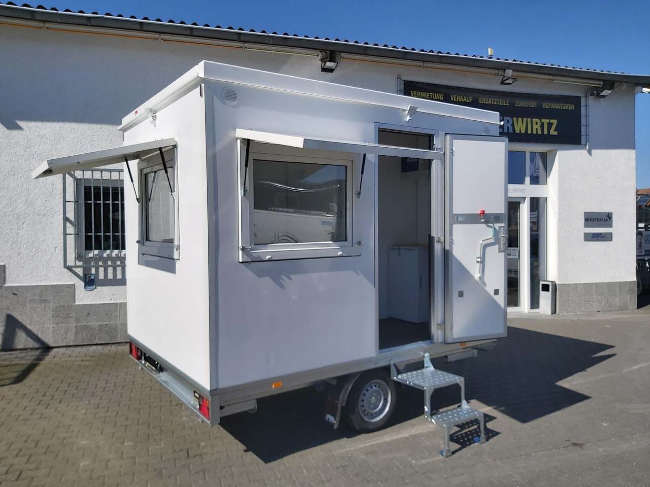 Mobiles Büro 310x220x220cm Tür + 3 Fenster + WC Raum (M) 1200kg - Торговий причіп: фото 4 Mobiles Büro 310x220x220cm Tür + 3 Fenster + WC Raum (M) 1200kg - Торговий причіп: фото 4