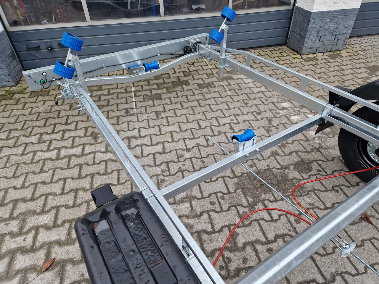 Neptun Bootstrailer Navy GN 231 1300 mit Winde 1300kg Modell 2024 - Причіп для човна: фото 3 Neptun Bootstrailer Navy GN 231 1300 mit Winde 1300kg Modell 2024 - Причіп для човна: фото 3