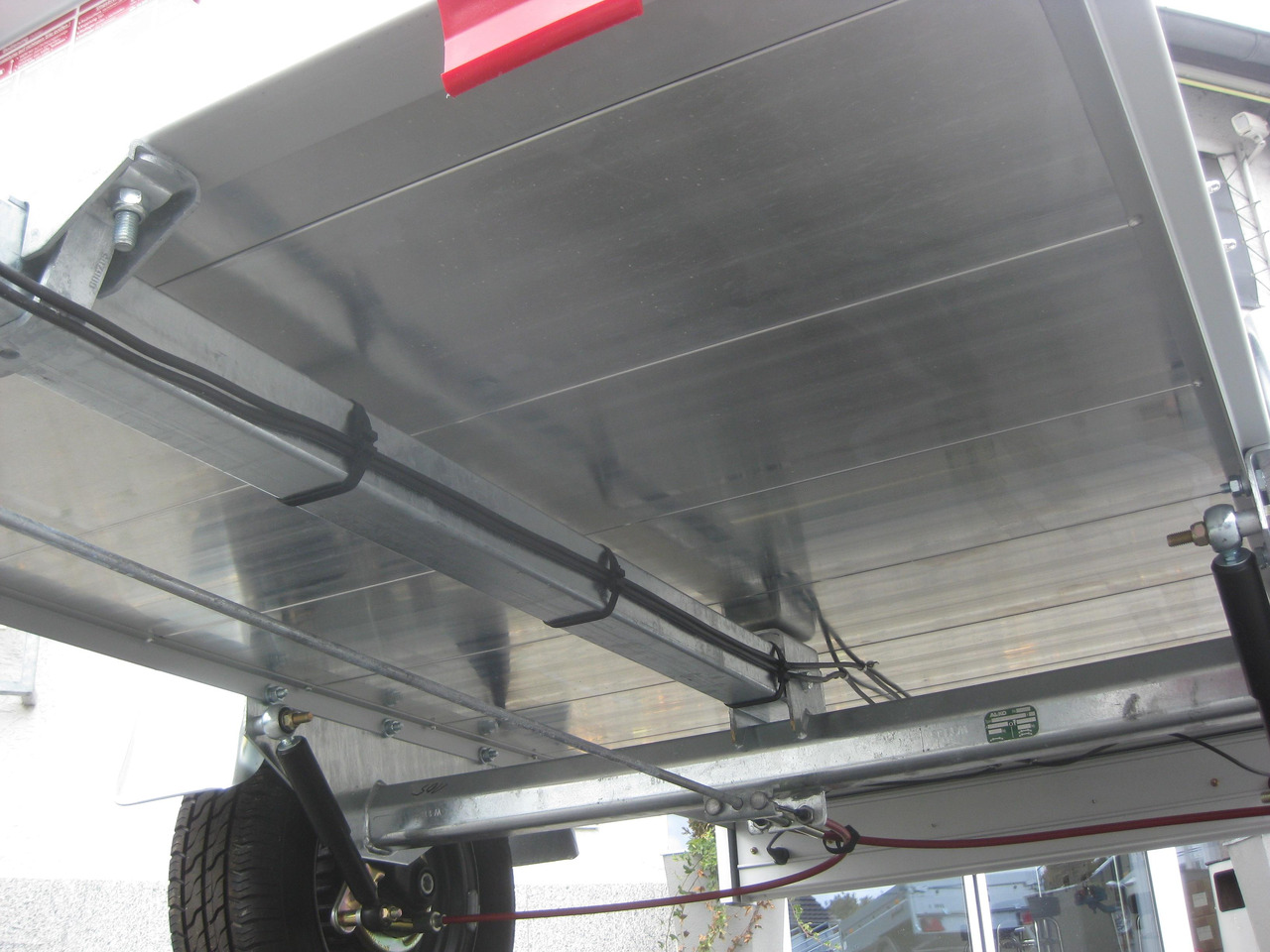 PKW Anhänger Koch Aluline+ B1000 205x105x40cm ALUBODEN (XS) 1000kg 100km/H Januar Online - Причеп для легкових автомобілів: фото 2 PKW Anhänger Koch Aluline+ B1000 205x105x40cm ALUBODEN (XS) 1000kg 100km/H Januar Online - Причеп для легкових автомобілів: фото 2