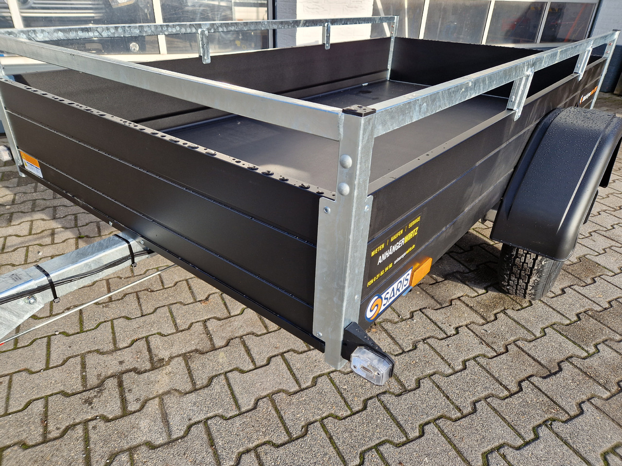 Saris Anhänger DV135 McAlu Pro MP 255x133x43cm blackline (S) 1350kg black deal Aktion - Причеп для легкових автомобілів: фото 2 Saris Anhänger DV135 McAlu Pro MP 255x133x43cm blackline (S) 1350kg black deal Aktion - Причеп для легкових автомобілів: фото 2